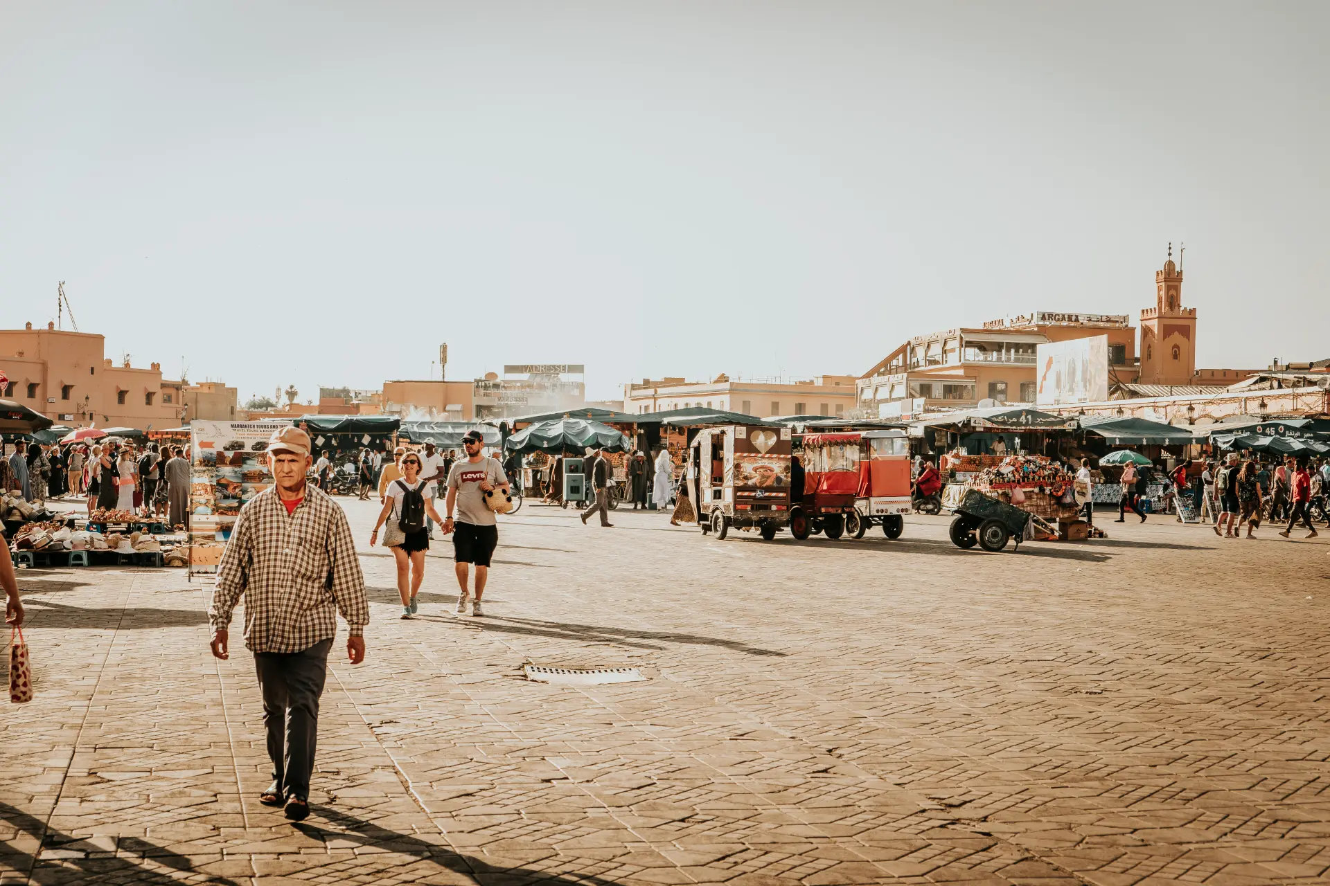 Piazza Jemaa el Fna con le bancarelle del mercato