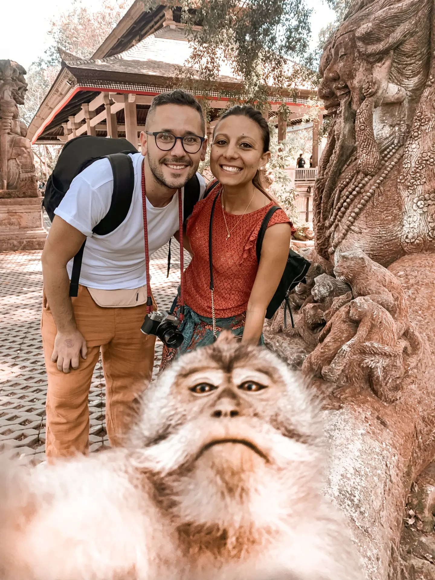Selfie con un macaco alla Monkey Forest