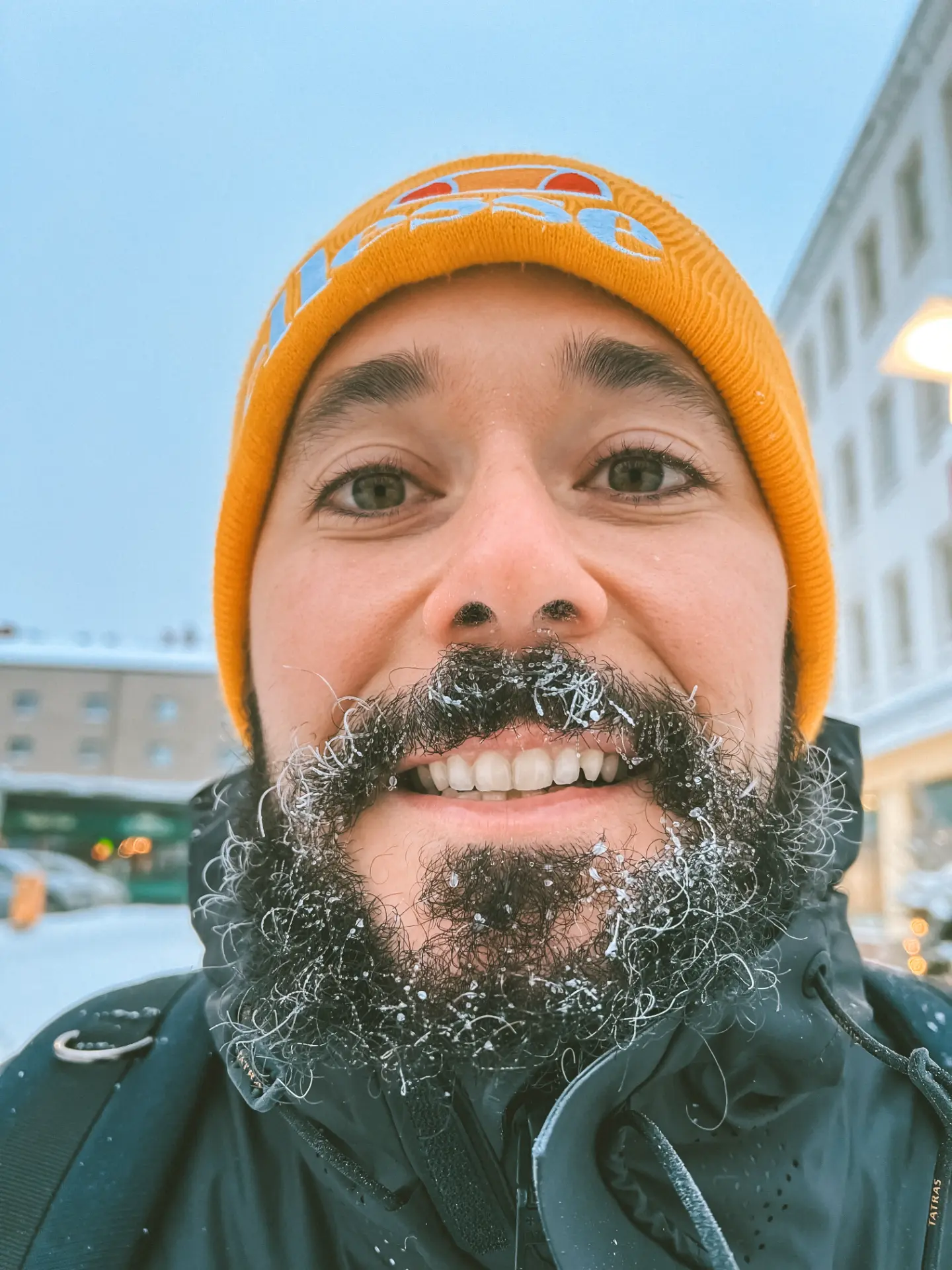 Selfie con la barba ghiacciata per il freddo di Rovaniemi