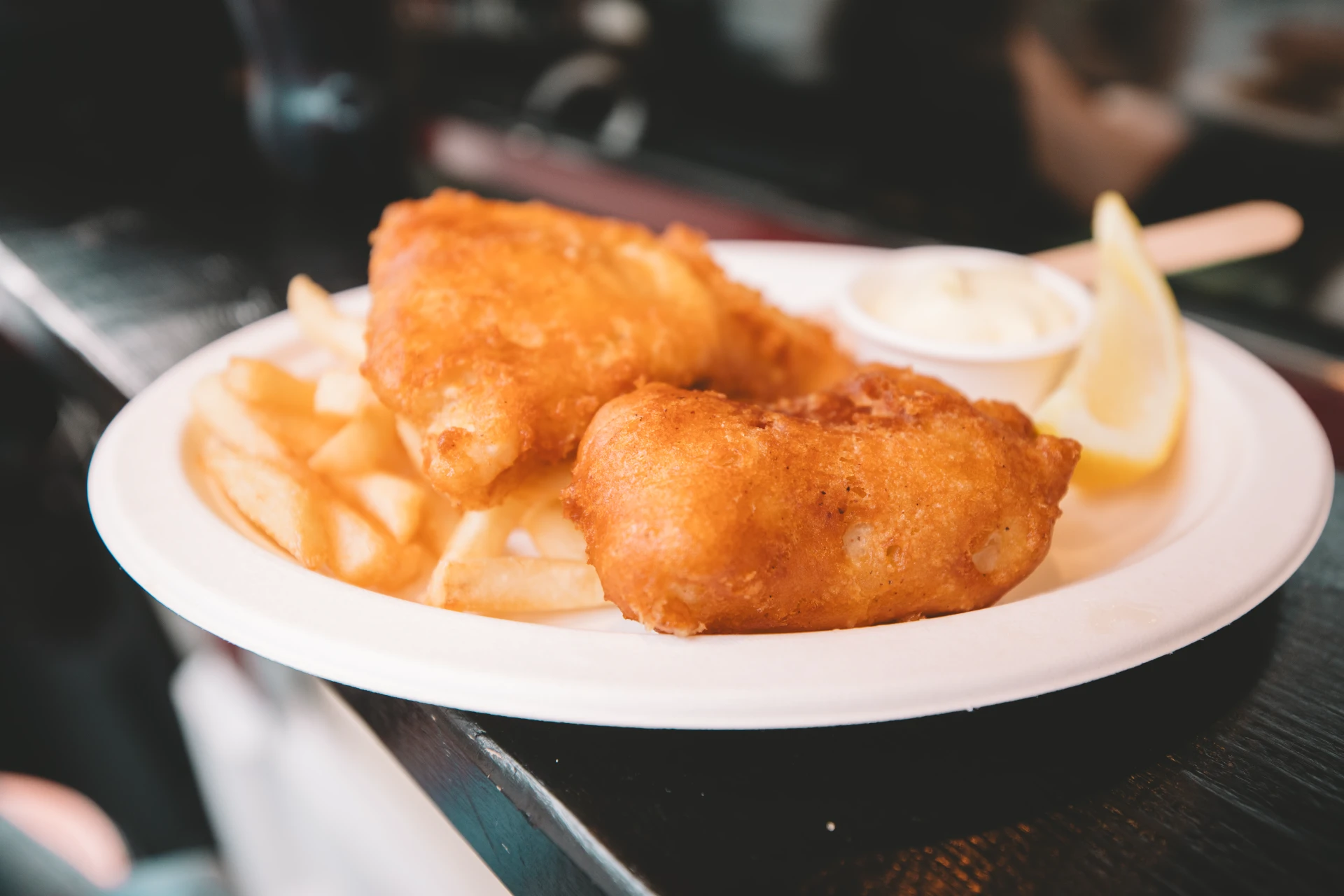 Fish and chips di merluzzo al mercato del pesce di Bergen