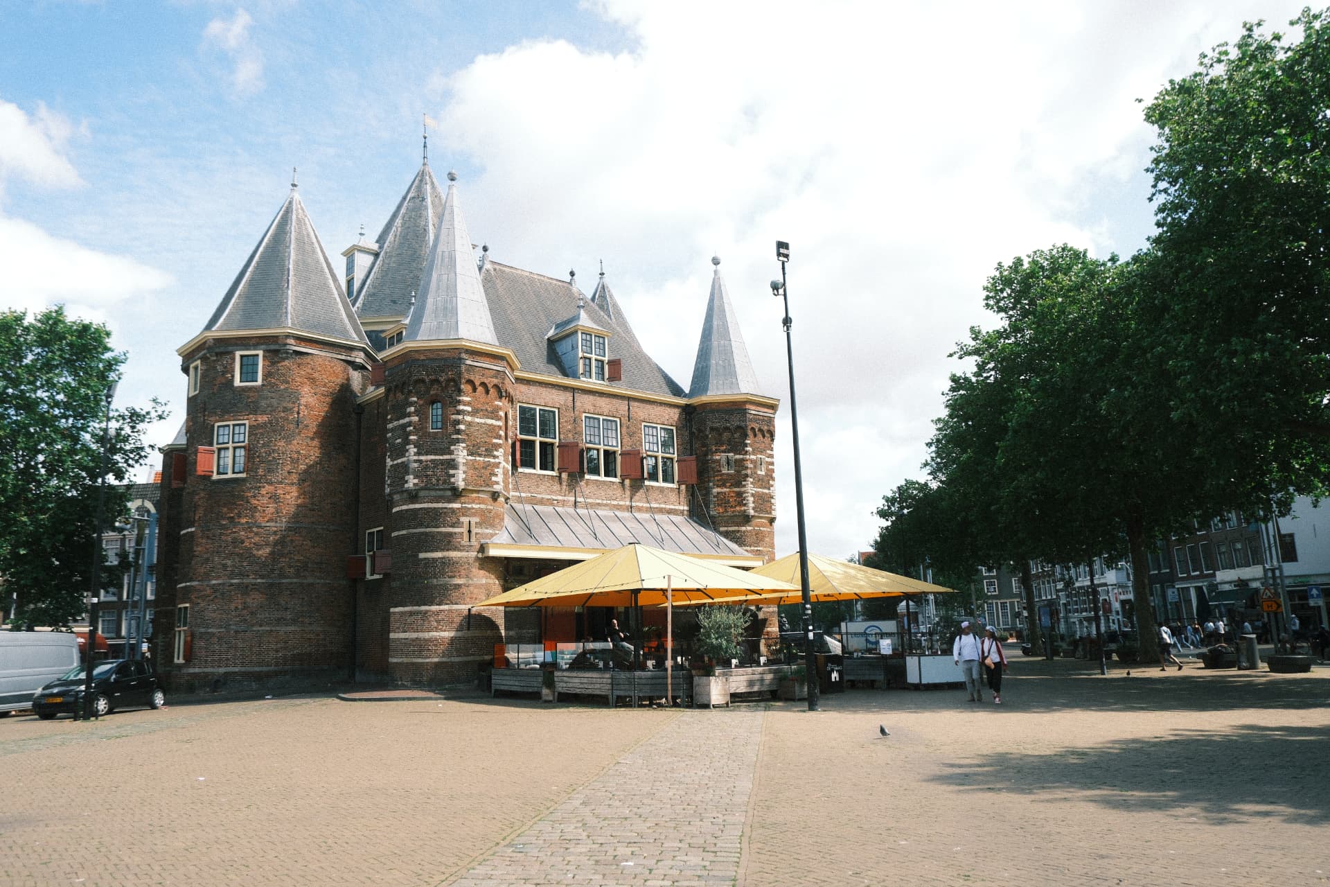La Waag sulla piazza Nieuwmarkt di Amsterdam